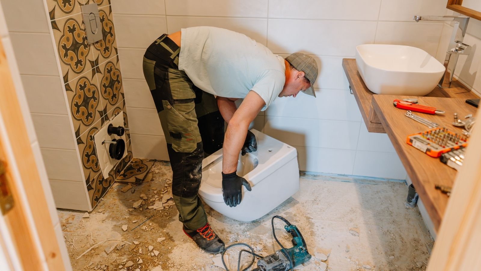 He Hired a 5 Star Contractor for a $22,000 Bathroom Remodel—Then Exposed His Fake Licenses and Unpermitted Work on the Local Evening News contractor remodeling bathroom