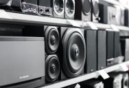 A Teen Tried To Return A Broken Speaker, But When The Employee Said No, He Came Back With Backup — His Mom And Dad