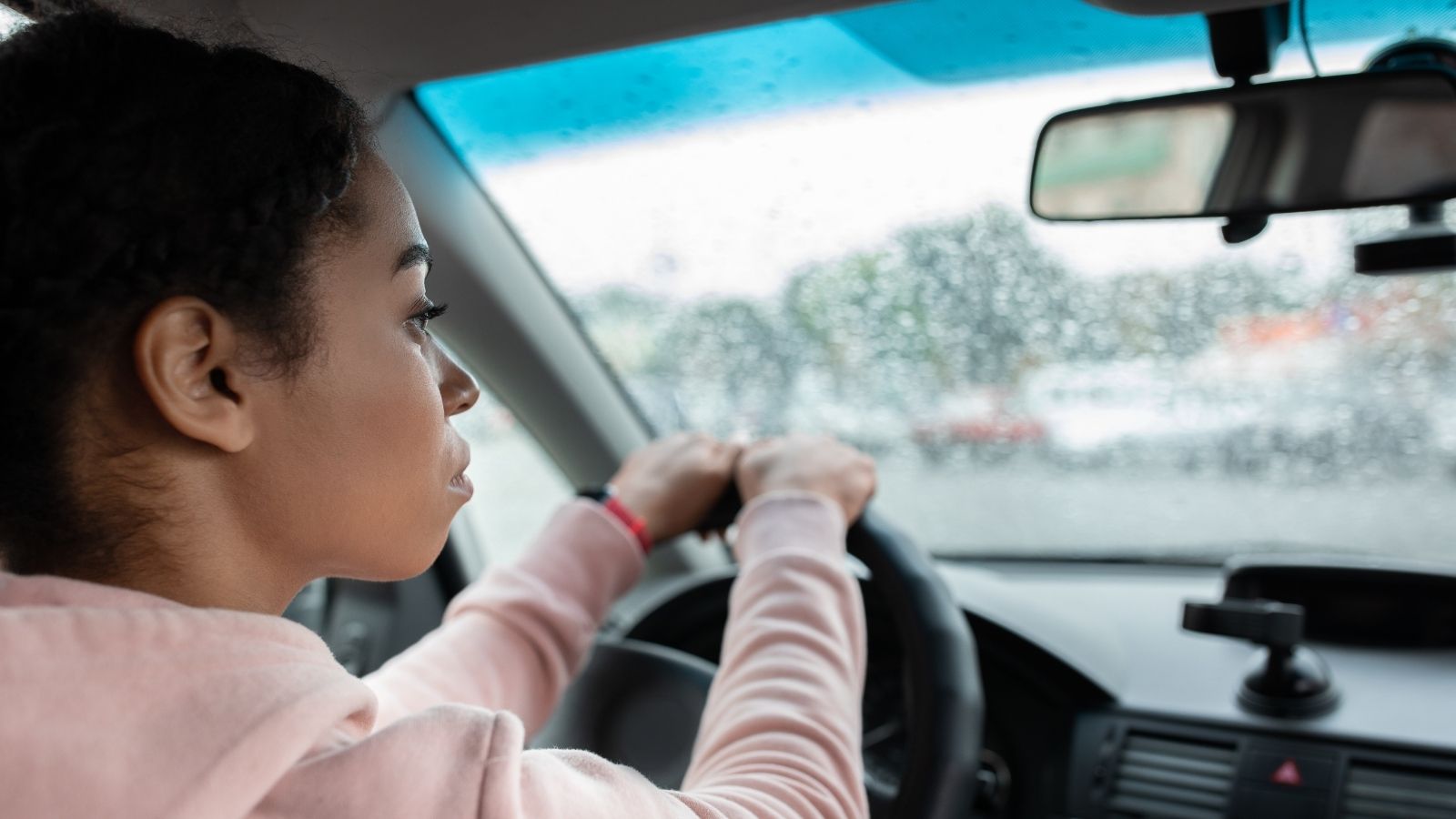 A Woman Threatened To Call The Police Over Kids Playing In The Street At Night, And Their Mom Wasnt Happy About It woman driving a car in the rain