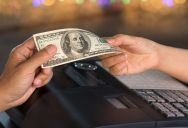 Customer Tried To Get A Restaurant Server To Give Him Change Twice, But She Saw Through The Scheme