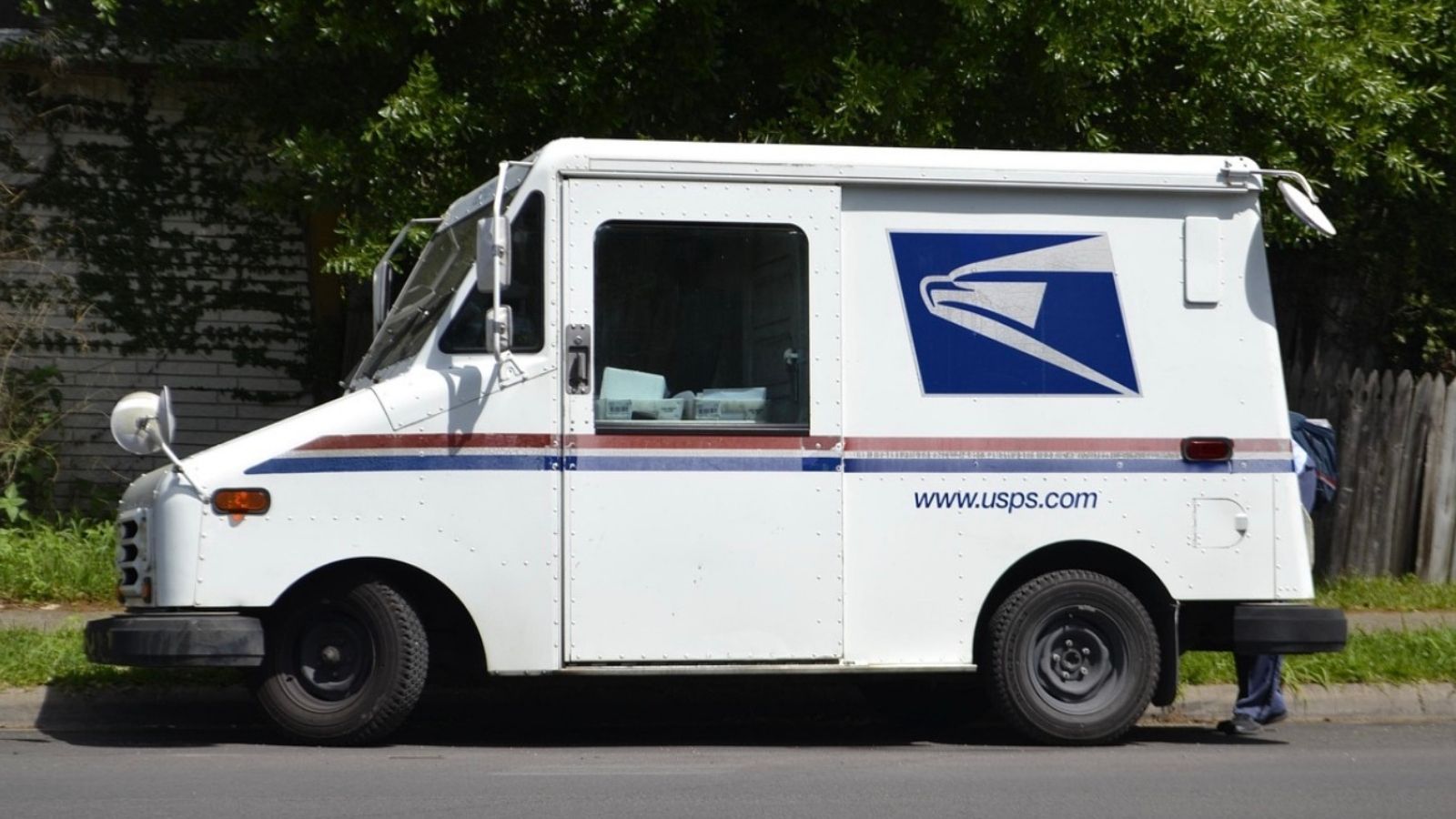 USPS mail truck