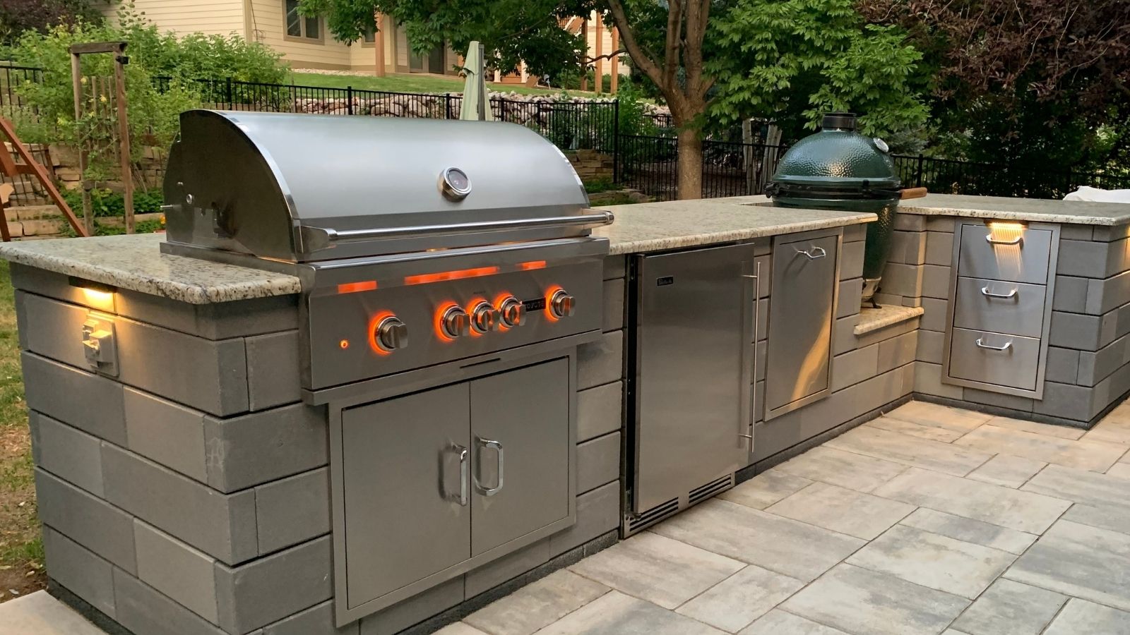 outdoor kitchen