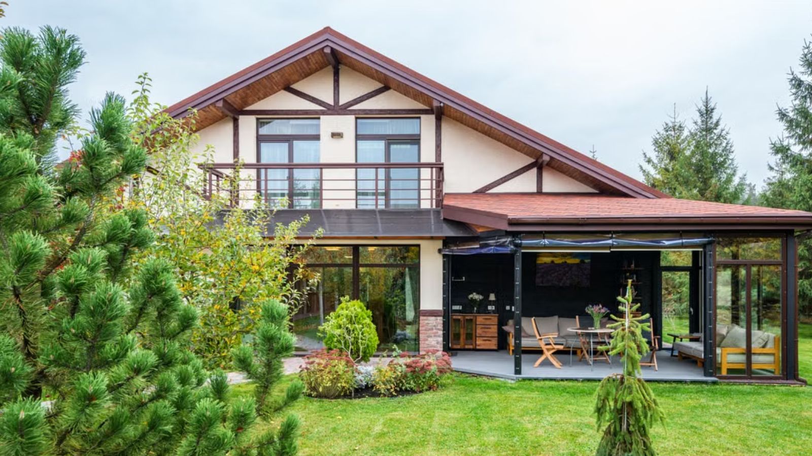 A Bride to Be Refused to Give Her Entitled MIL a Spare Key to Their New Home—So Her Fiancé Publicly Accused Her of Humiliating His Family A big family home with a lush garden and modern design