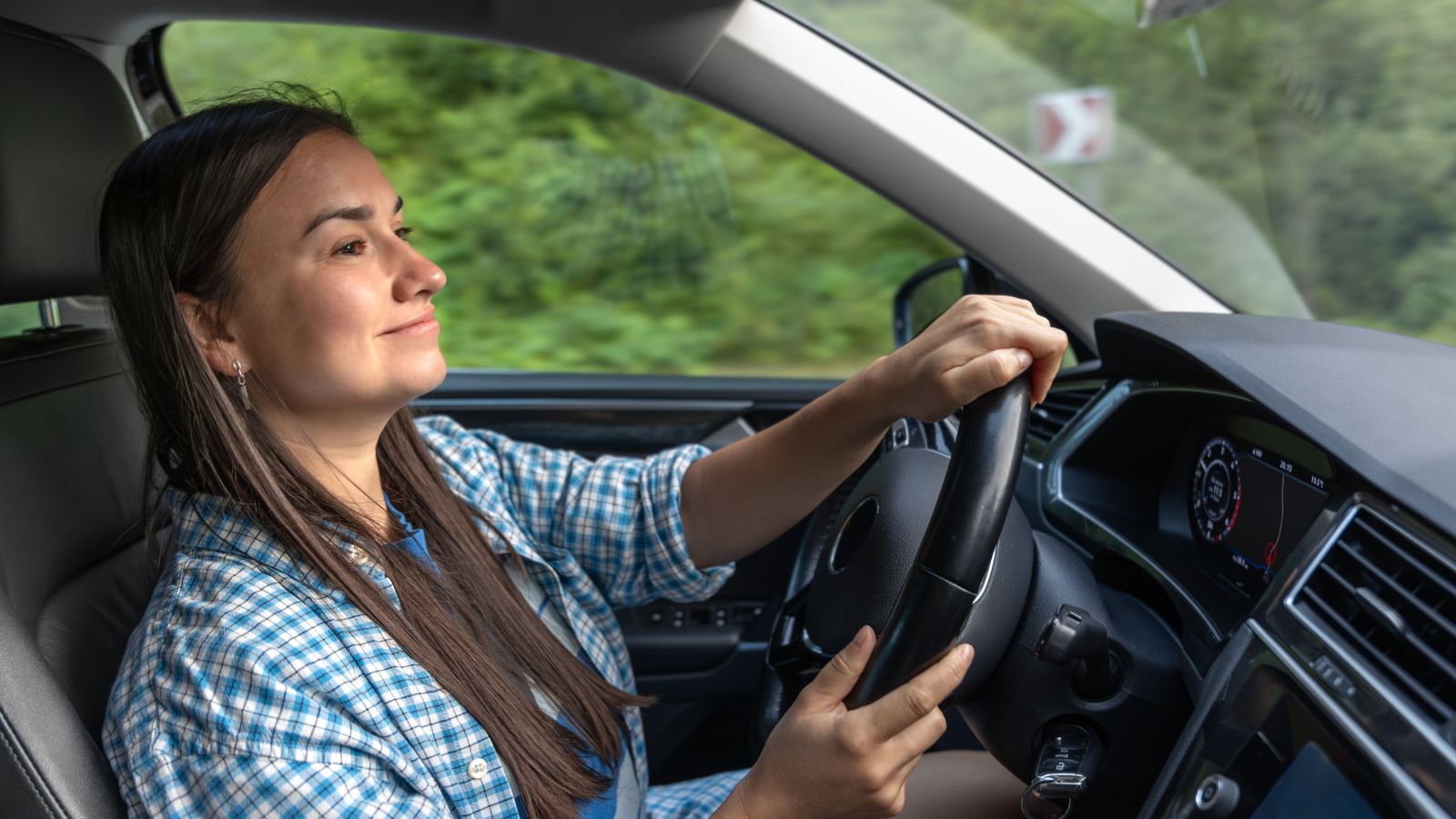 She Was Exhausted After Cancer Recovery and Stuck in Gridlock Traffic—Then a Stranger’s Kindness Changed Everything Woman smiling while driving a car