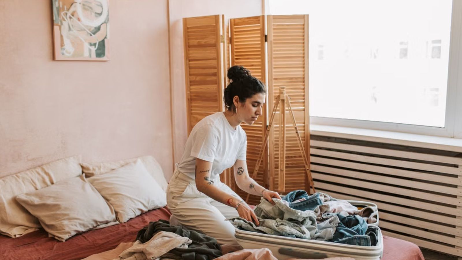 She Stopped Waiting for His Last Minute Cancellations and Filled Her Weekends with Friends—Then Stood Firm When He Accused Her of Replacing Him Woman packing her things in a luggage