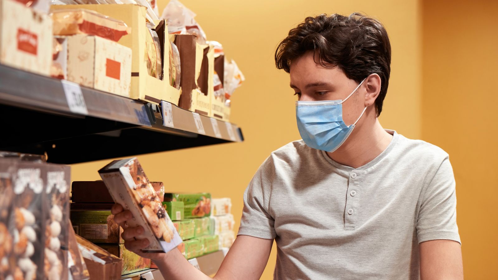 Teenager Spent His Own Money On Groceries To Make Breakfast, But His Mom Made A Big Deal About The Milk He Bought Teenager with facemask shopping for grocery in the store