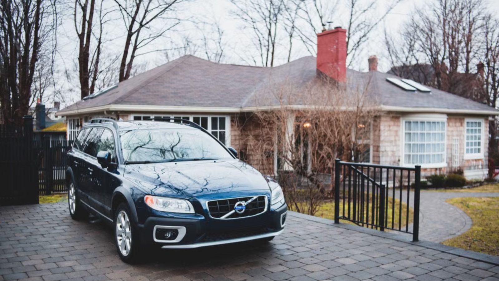 Woman Lent Her Mother $1,500 For A Car Repair, But Discovered She Spent The Money On Something Else A shiny new car parked on a property's driveway