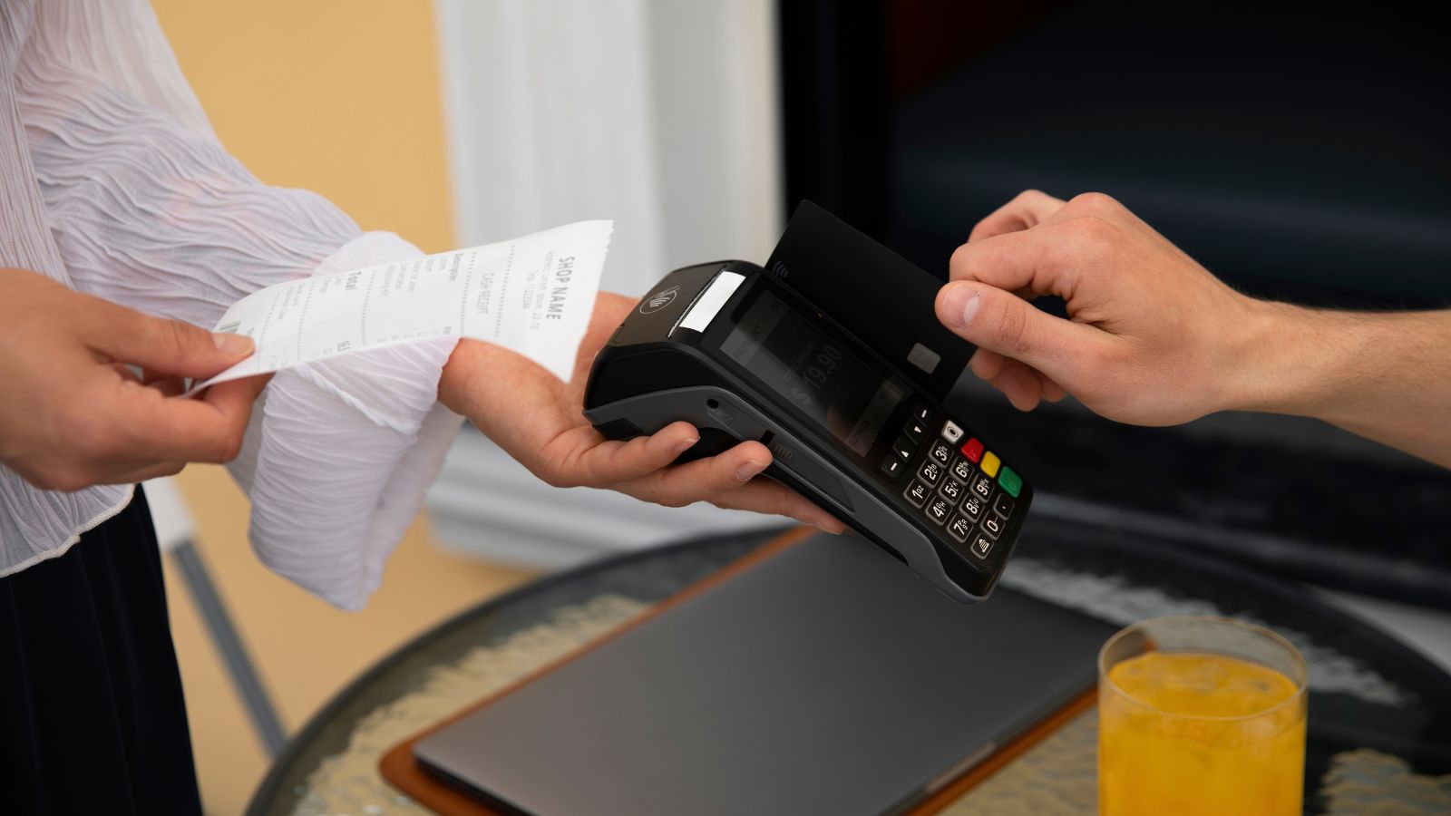Servers Customers Kept Refusing To Pay Their Check Until After Closing, So He Finally Told Them To Leave Man paying the bill with a credit card in front of the server who's holding the receipt