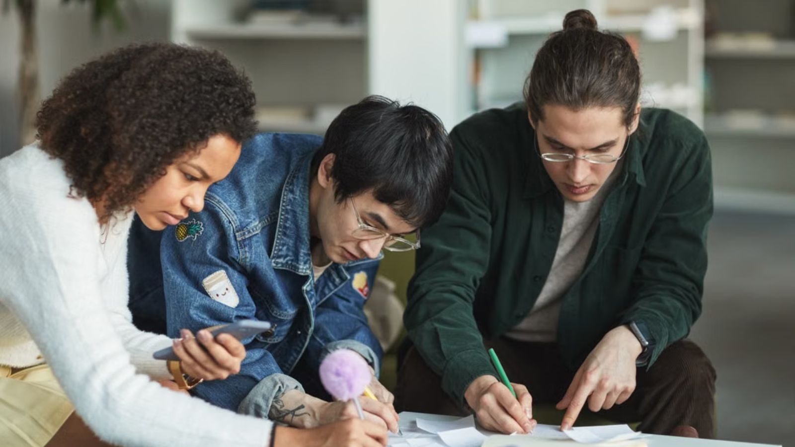 Student Worried His Group Project Could Hurt His Excellent Grade, So He Kept Detailed Notes And Made Sure Everyone Performed Students working on a group project