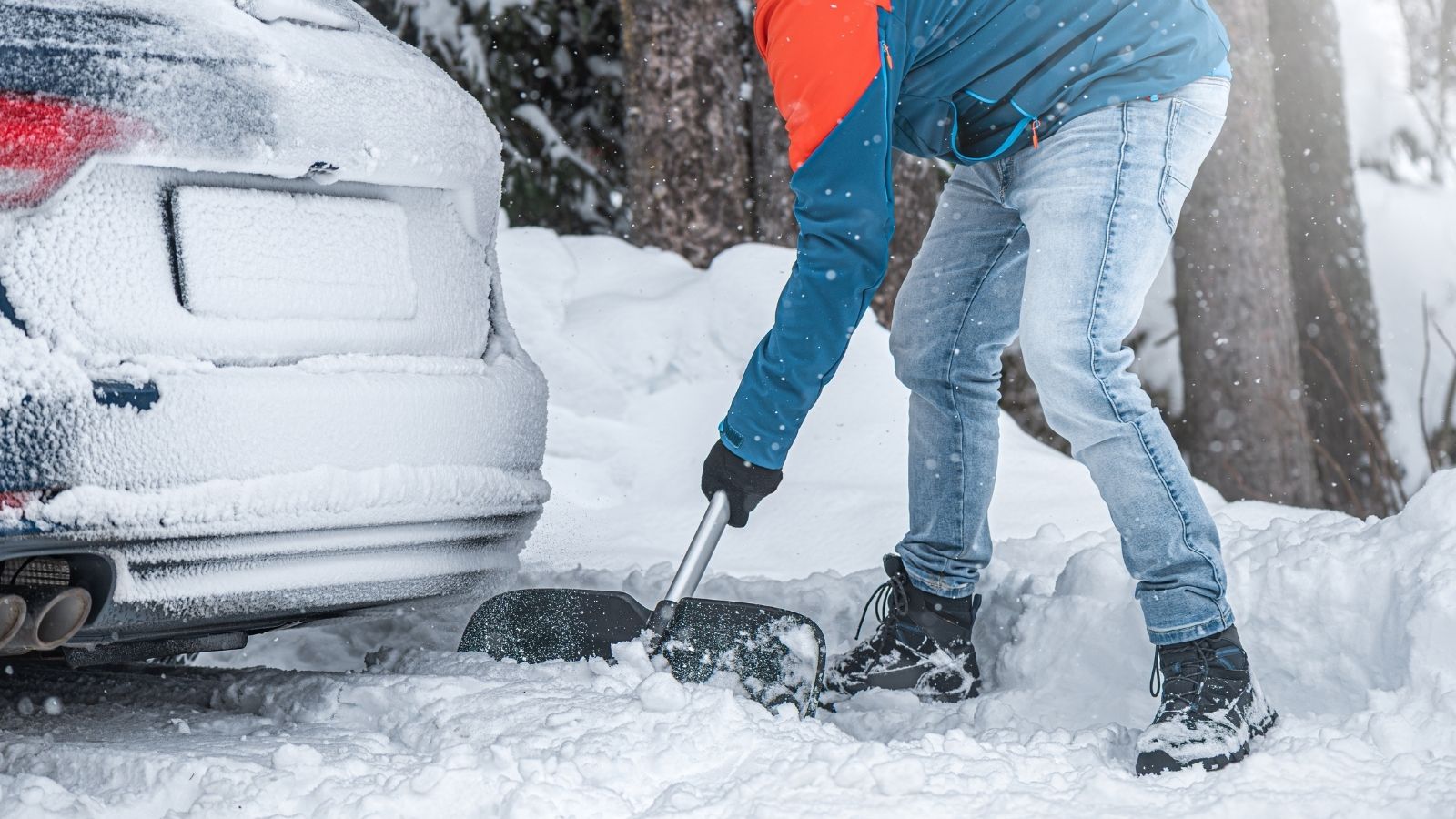 He Put in the Work to Dig Out a Parking Spot — His Neighbors Took It Like It Was Nothing man standing next to a car shoveling snow