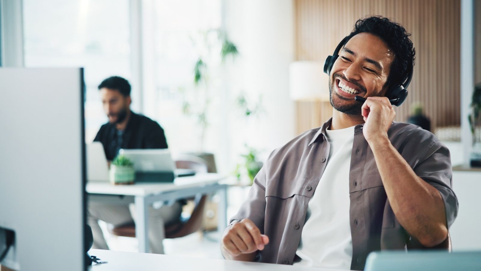 A Customer Blamed Her Internet Provider For Getting Her Fired—Until Support Proved Her Own Massive Mistake Caused the Entire Disaster call center employee laughing