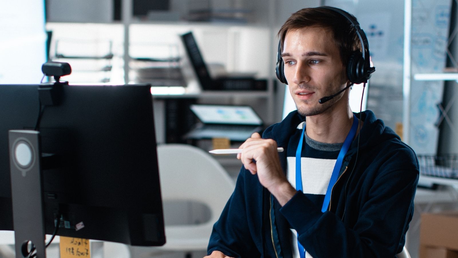 A Tech Support Rep Fixed a Customer’s Simple Internet Glitch—Only to Stumble Upon a Massive, Game Changing Disaster Hidden in Their Account tech support call center worker