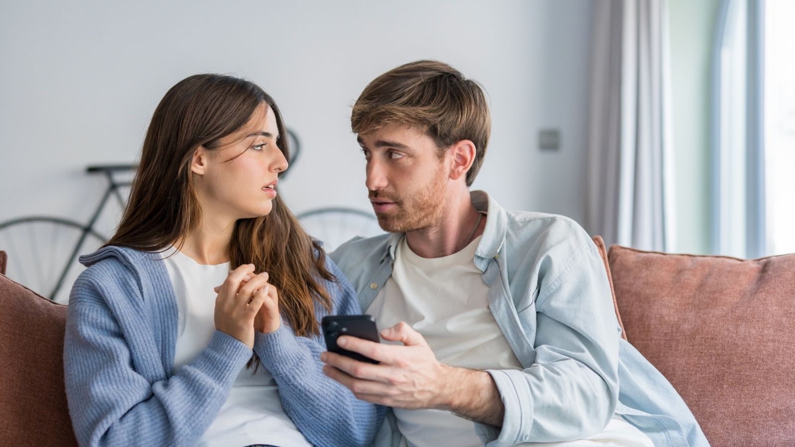 Couple Thought Their Older Neighbor Was A Sweet Lady, But They Became Worried When She Stopped Taking Her Medicine couple holding a phone and looking concerned