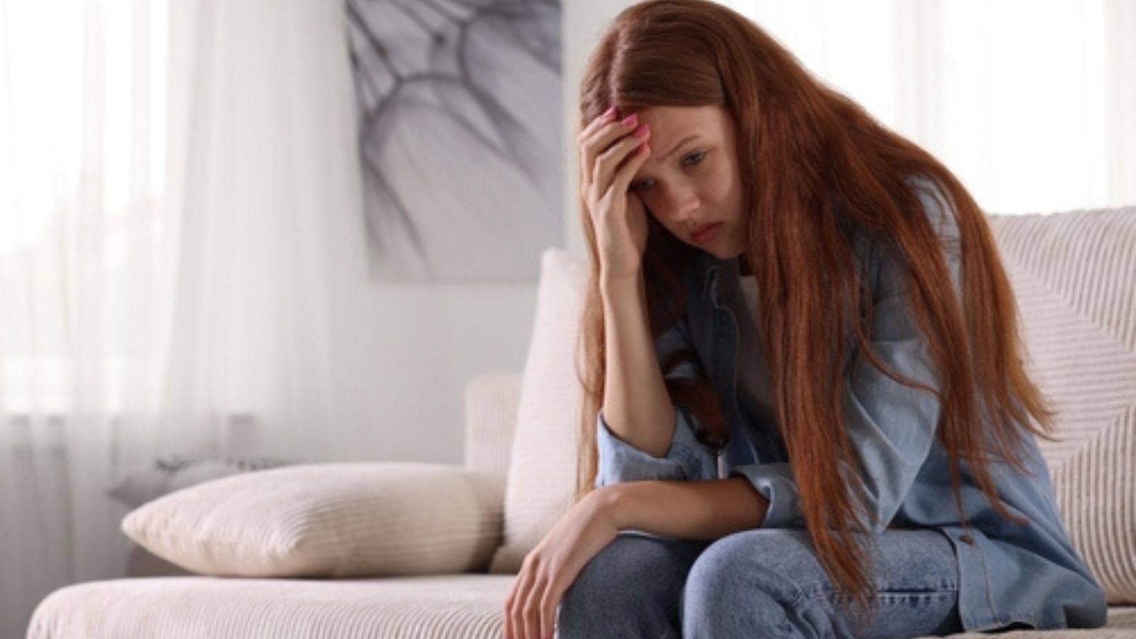 She Already Has To Share A Bedroom With Her Brother, But Now He Wants His Girlfriend To Move In Too Upset teen girl