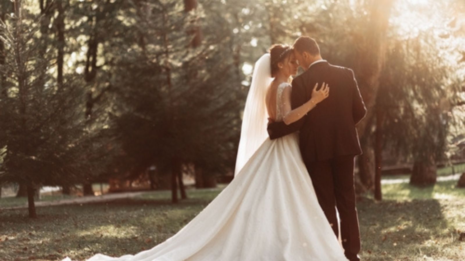 A Bride Expressly Demanded No Physical Gifts—So Her Entitled Person of Honor Ignored the Rule as Part of an Entire Night Ruining the Wedding Bride and groom
