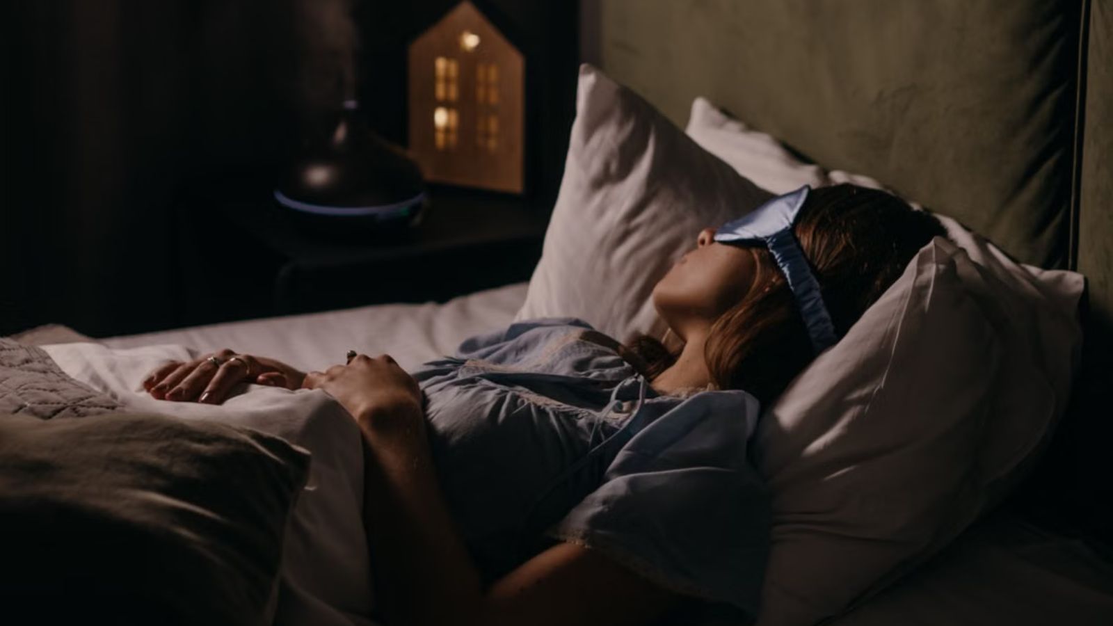 Her Neighbor Accused Her of Making Noise at 1 AM. She Was Asleep the Whole Time Woman sleeping with her eyes covered
