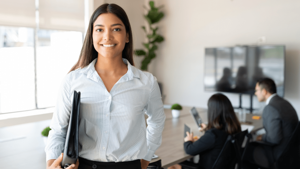 A Worker Sabotaged Her Own Trainee, But He Figured Out Her Game And Turned It Around Woman smiling in the office