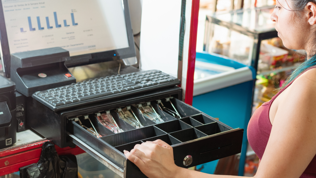Retail Worker Steps In to Help a Confused Self Checkout Customer—Then Gets Hit With a Wild Theft Accusation cashier opening cash register