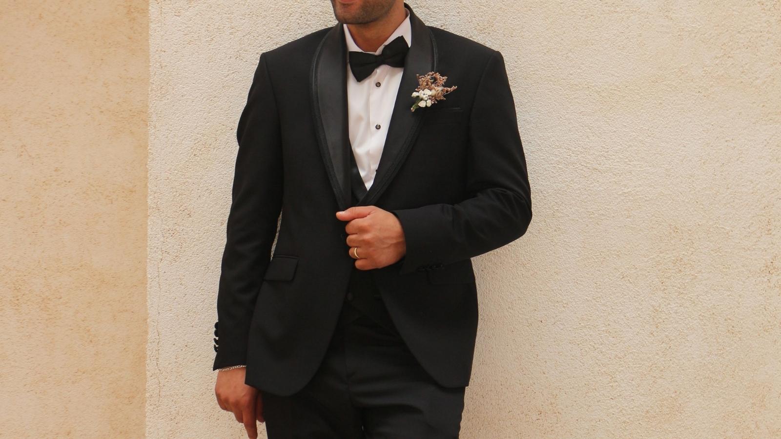 Man Lost His Spot In A Wedding Party For Suggesting An Already Tailored Suit Instead Of Buying The $500 One The Bride Demanded closeup of a man in a tux