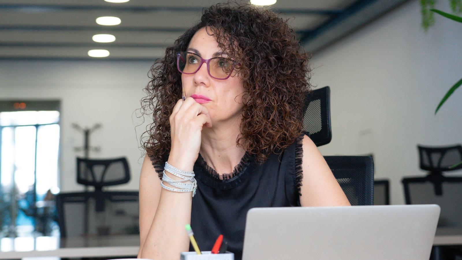 Her Short Commute Job Saved 8 Hours a Week—But the Toxic Work Culture Made Her Daze Out at Her Desk woman thinking at her desk