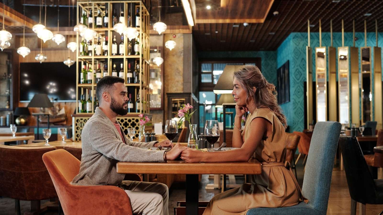 She Politely Corrected A Waitress Over A Dessert Mix Up — Her Fiancé Accused Her Of Causing A Scene couple dining at a nice restaurant
