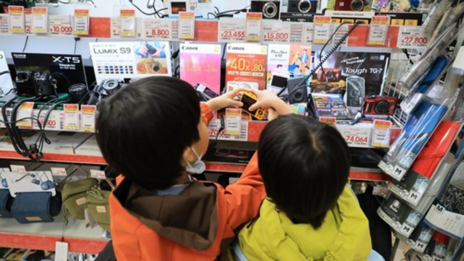 She Handled Two Parents on a Chaos Filled Saturday—Then Applied a 20% Customer Courtesy Credit to the Well Behaved Family Kids in an electronics store