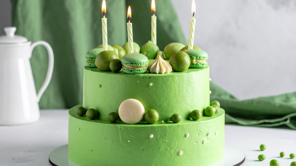 he Spent 18 Hours Baking a Custom $300 Tiered Cake—Then Her Friend Reclassified the Fee as a Gift Expectation expensive birthday cake