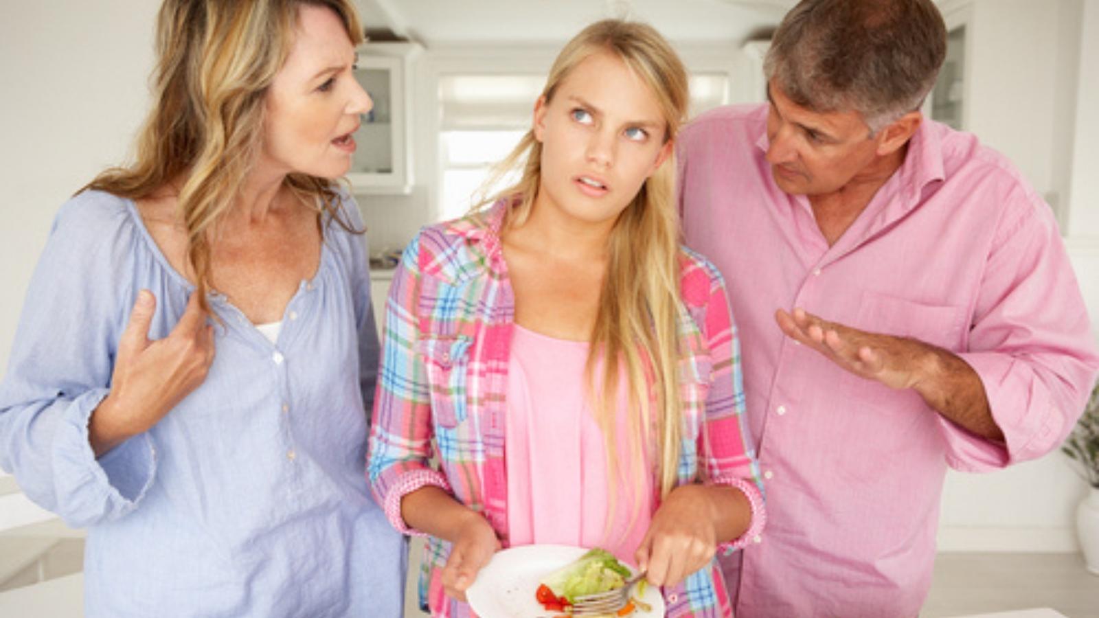 He Moved In With His Girlfriend and Her 18 Year Old — Now Hes Stuck Being the One to Bring Up the Kitchen Mess Family conflict