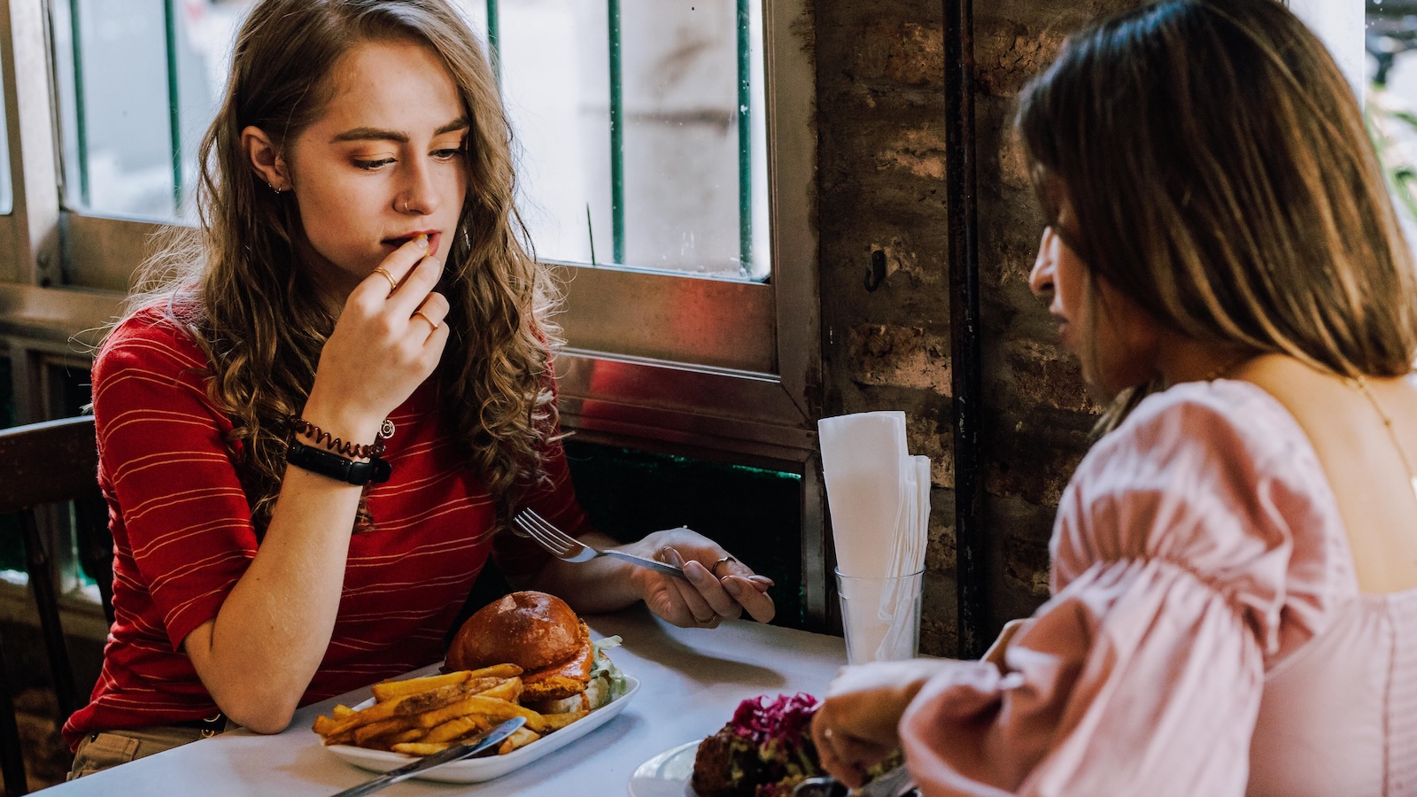She Introduced Her Lifelong Friend To Her New Neighbor — Then Got Upset When The Neighbor Was Invited To Girls Dinner Instead Of Her friends out to dinner