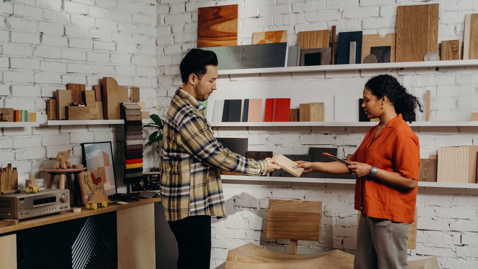 A Cashier Asked 3 Times If They Had A Rewards Account — Then They Remembered Their 25% Off Coupon After Paying $600 home improvemenet worker handing customer item