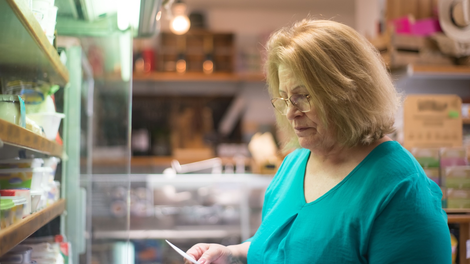 He Demanded a Manager Over a $4 Instacart Fee — Then Went Silent the Moment One Showed Up woman looking to stir up trouble in store