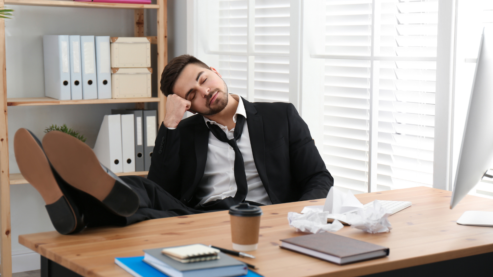 Worker Skipped Mandatory Safety Training, Only To Discover Hed Have To Pay For It Himself Later male employee wasting time