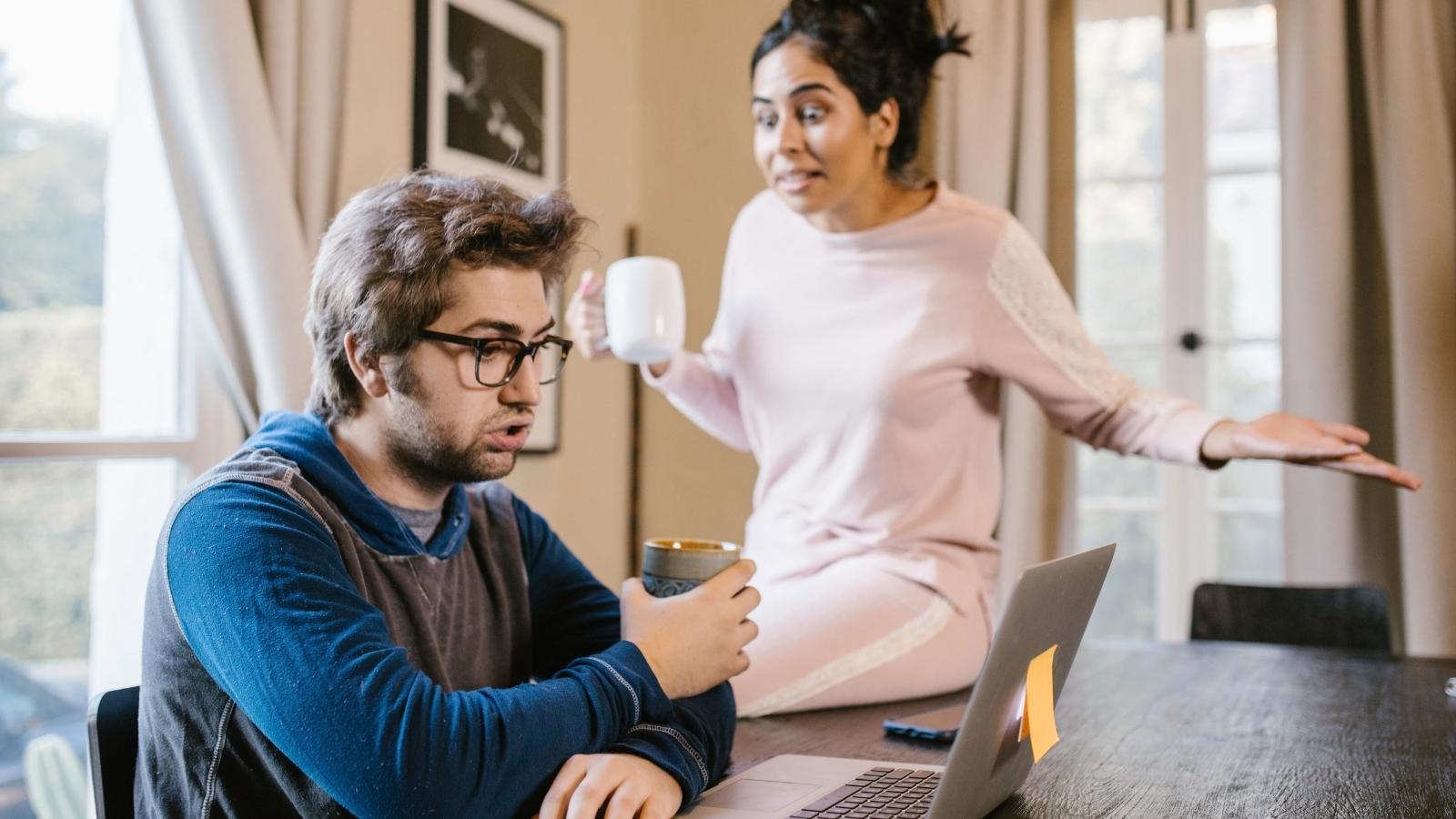 He Blared Extended Late Night Gaming Calls at 1:00 AM—Then Accused Her of Being Nagging and Controlling for Asking Him to Wear Headphones man and woman fighting