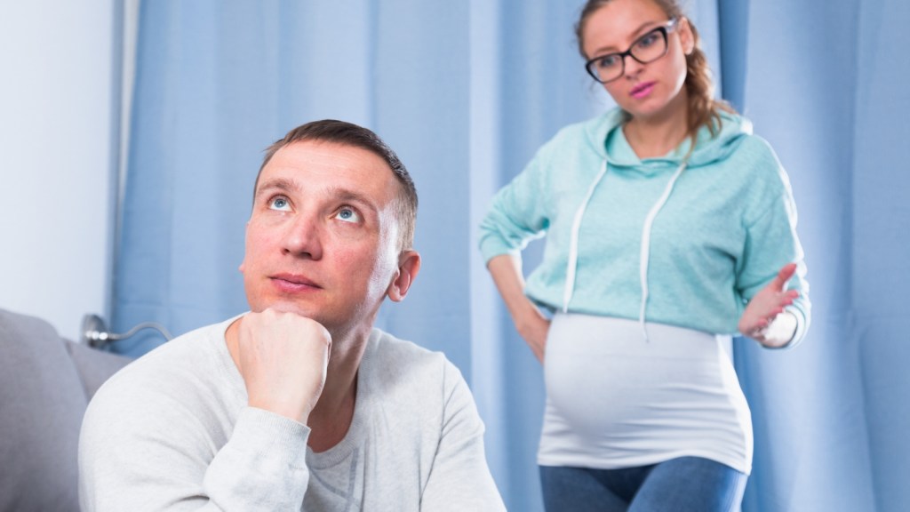 He Says Hes Been Doing Nonstop Work Around The House — But His Pregnant Wifes Criticism Finally Made Him Snap man arguing with his pregnant wife