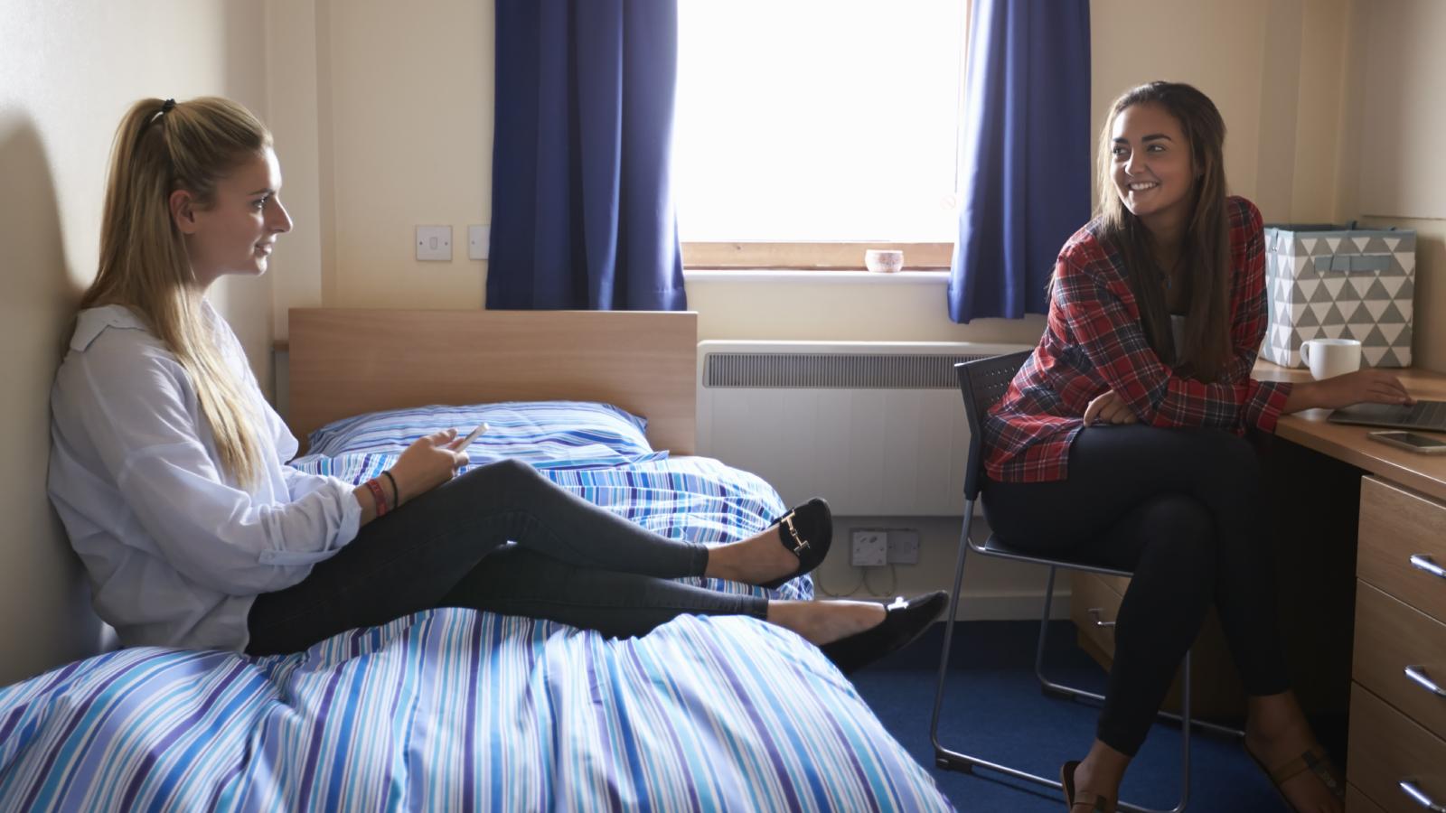 A College Student’s Roommate Turn Their Apartment Into a Non Stop Party Spot—Now She’s Reaching Her Absolute Limit students in a dorm room