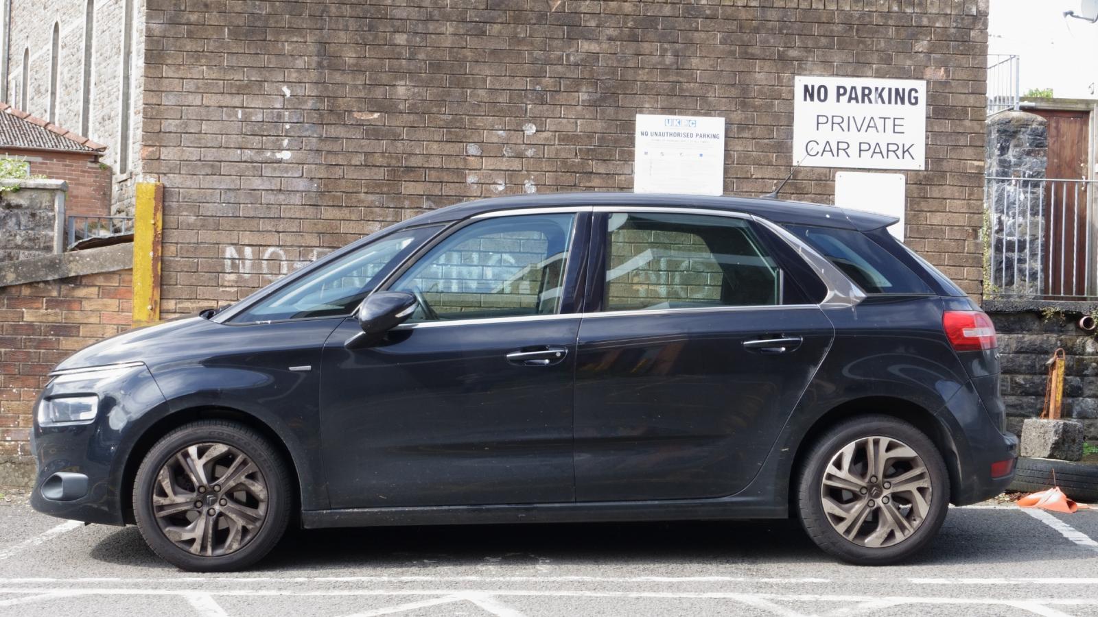 A Petty Neighbor Refused to Stop Stealing a Reserved Spot—So the Landlord Blocked Him In and Handed Him an Impossible Escape car parked in a private spot