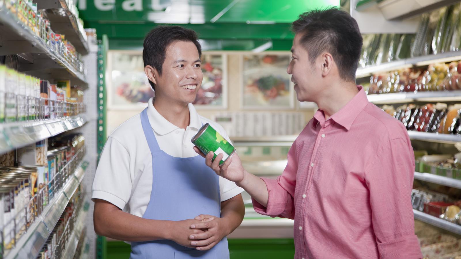 A Grocery Store Customer Demanded A Lower Price, So The Manager Gave In Just To Avoid Arguing With Him man with a customer in a store