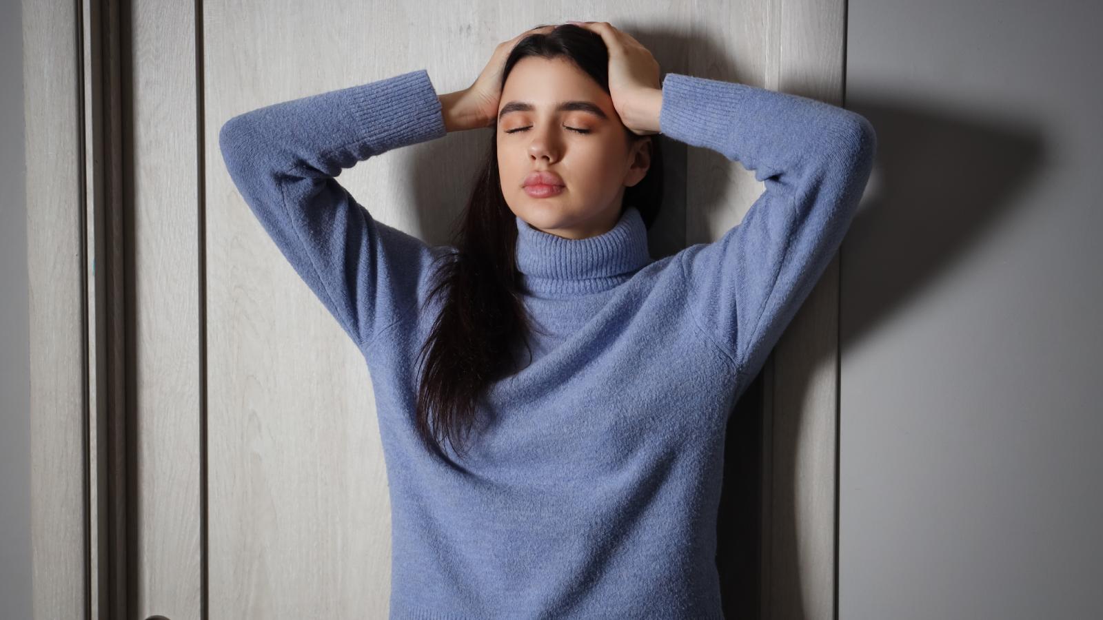 She Banished the Careless Friend After He Left the Door Ajar and Lost Her Cat—Then Refused to Back Down When Her Boyfriend Called Her Overreactive woman being stressed out