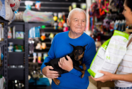 One Worker’s Small Act Of Kindness At A Pet Store Brought A Struggling Customer Real Relief And Left Both Of Them Deeply Grateful