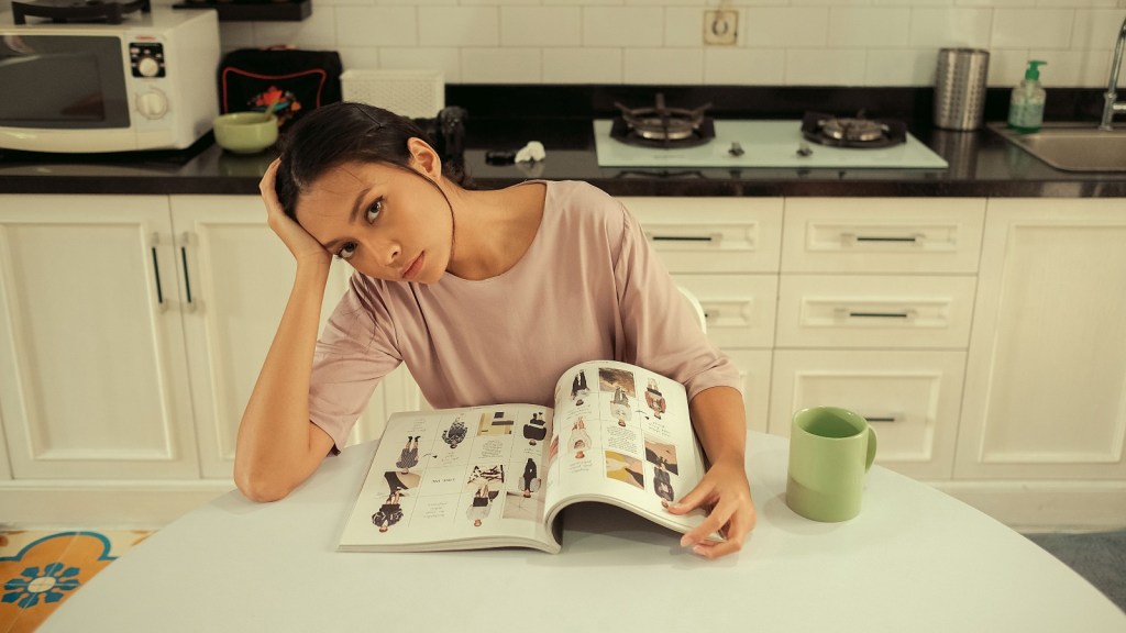 A Woman Outfitted the Entire Shared Kitchen With Her Own High-End Gear—Until Her Entitled Roommates Ruined It All and Forced Her to Strip the Counters Bare