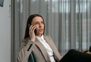 A Front Desk Agent Caught an Overnight Caller Inventing a Fake Travel Agency Name On the Spot—and Shut Down the Scam Mid-Sentence