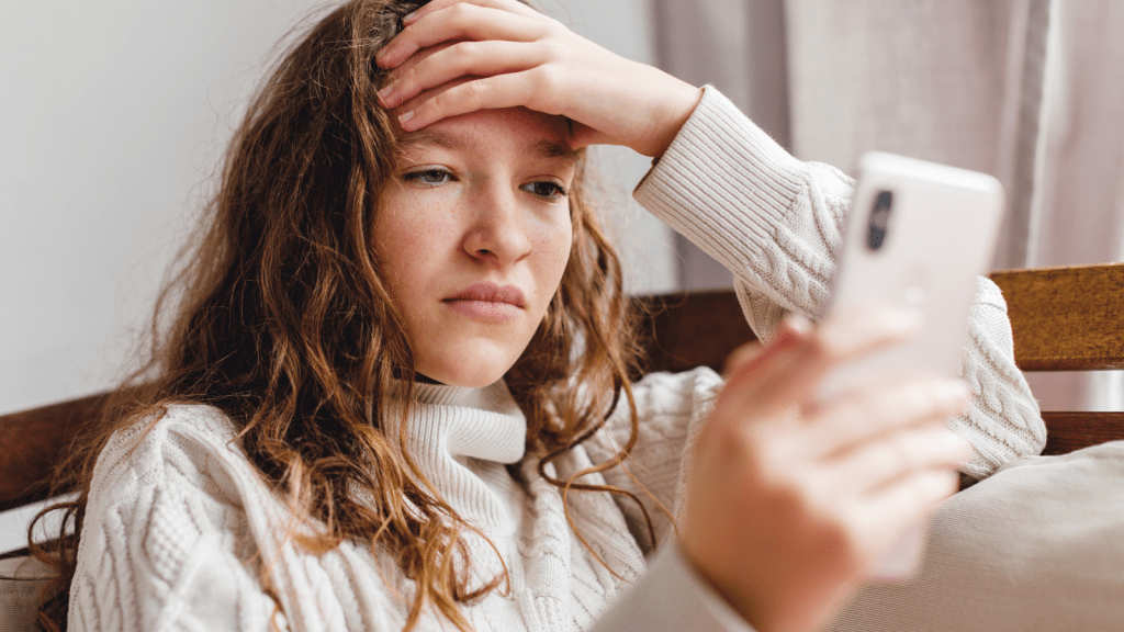 Teenage Girl Found Private Texts Between Her Dad And Stepmom, And Now Shes Wondering If She Can Ever Forgive Them sad teenage girl holding cell phone