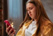 Man Told His Intern To Stop Apologizing In Her Daily Texts, But Fired Her When She Wouldn’t And Now He’s Facing Backlash