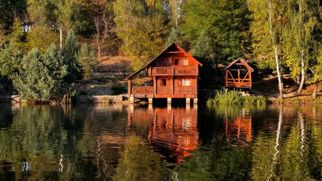 Man Put Up Clear Warnings To Keep People Safe, But The HOA Ordered Him To Take Them Down waterfront cottage