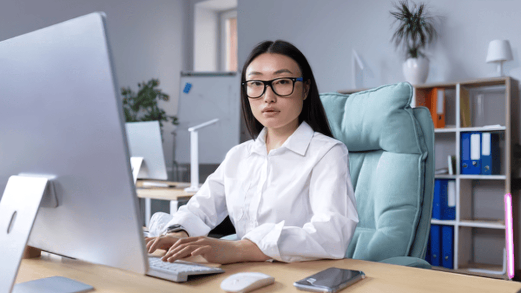 They Were Accused Of Being Unkind To Staff, But The Complaint Was So Vague Nobody Could Figure Out What Actually Happened woman behind a desk at work