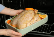 Woman Was Told The Kitchen Mess Would Be Taken Care Of, But Weeks Later She Discovered Her Favorite Roasting Pan Was Damaged