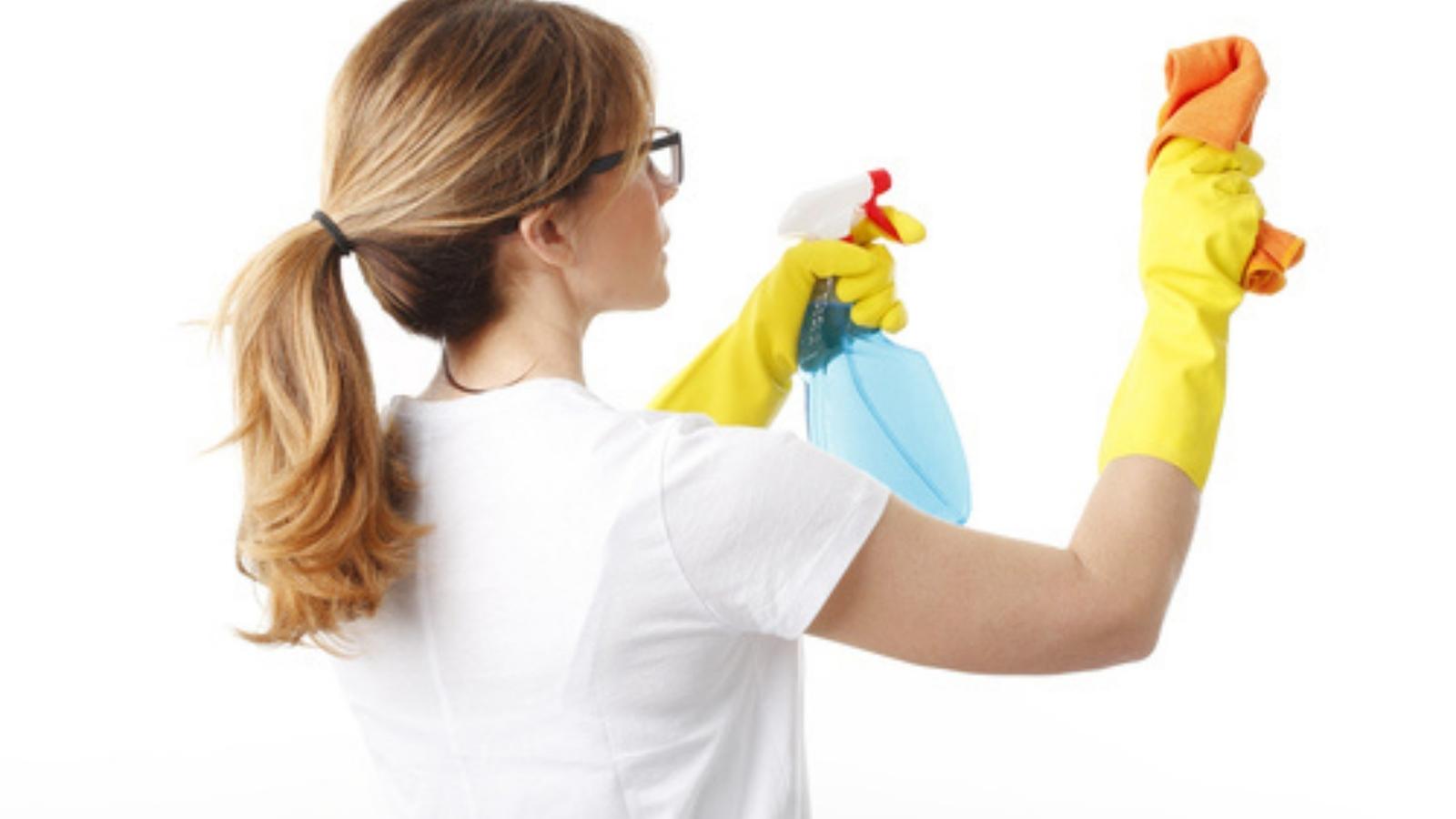 Her Cheating Ex Kept Making Life Difficult For Her, So While He And His Affair Partner Were Out, She Left Crickets And Sour Milk Behind For Them To Come Home To Woman spraying a wall