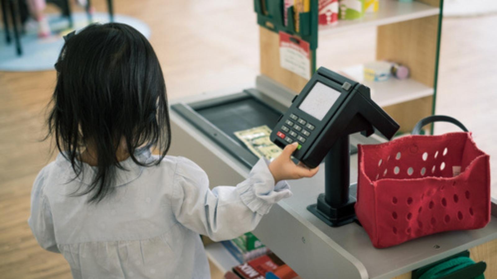 Child Forgot To Take His Change, But When The Worker Held It For Him, His Parents Threatened To Sue Kid playing cash register