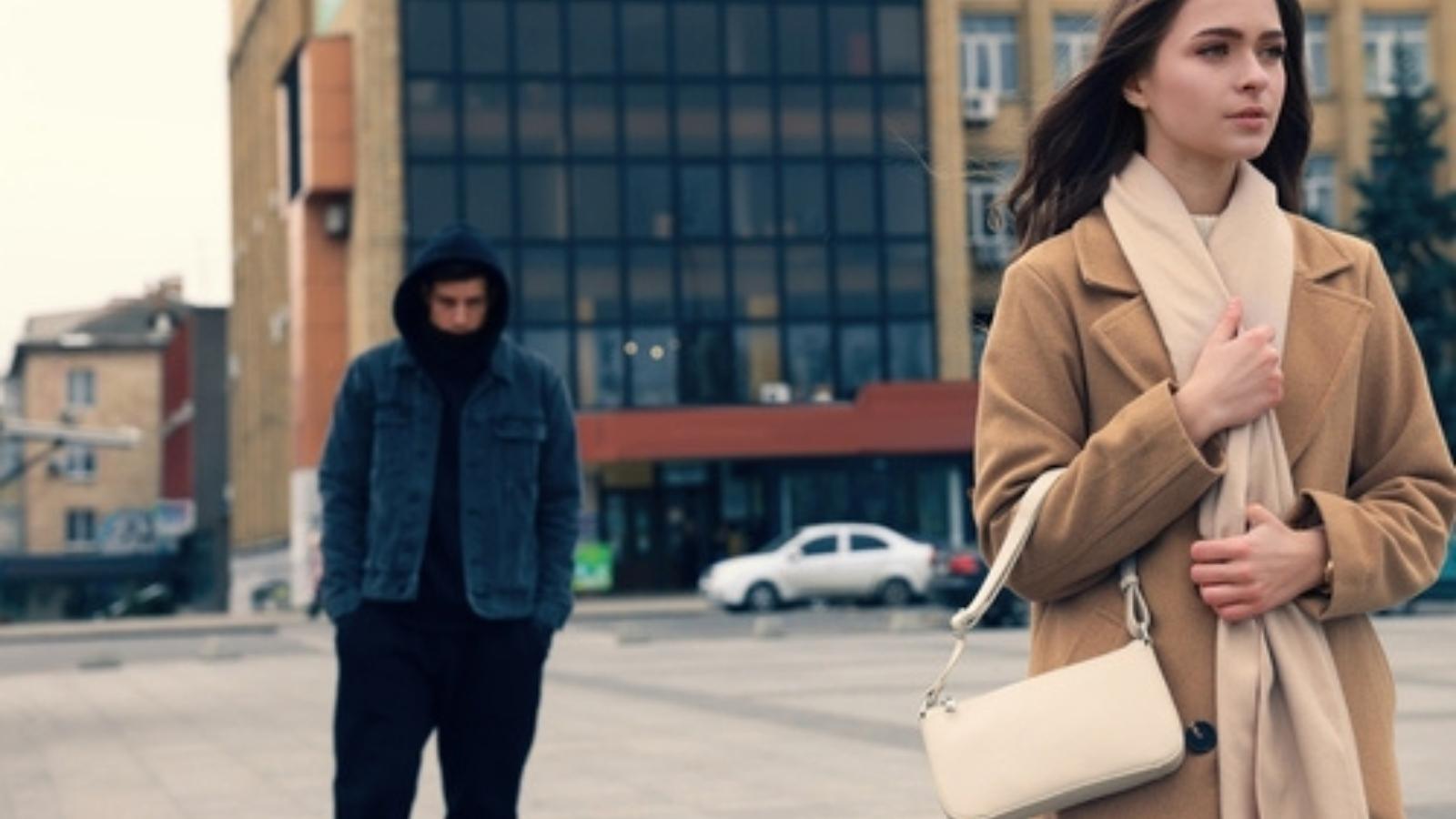 She Returned to Her Parents House Only to Find a Neighbor Tracking Her Every Move—Now She Needs an Immediate Safety and Documentation Blueprint Guy stalking woman