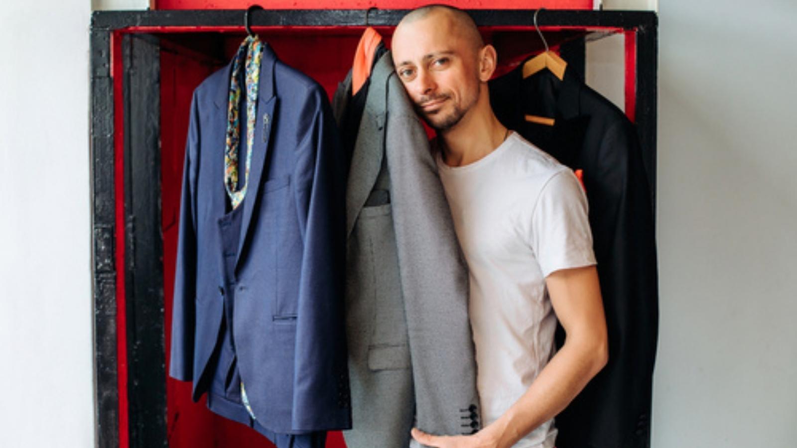 A Guy Obsessed With Suits Kept Harassing His Friend After She Wouldnt Rent Him A Room, So He Posted A Fake Free Suits Ad To Flood Him With Calls Man who loves suits